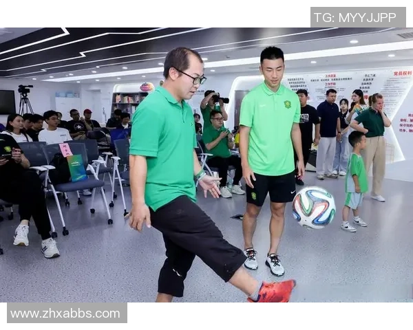 球星紧身短裤足球潮流引领新风尚运动时尚与竞技的完美融合 球星紧身短裤足球潮流引领新风尚运动时尚与竞技的完美融合